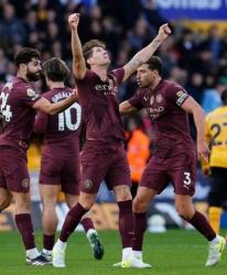 Man City ngược dòng ngoạn mục trước Wolves