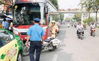 Công an Hà Nội mạnh tay dẹp nạn cò mồi, xử nghiêm ô tô bắt khách dọc đường