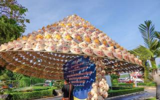 Cần Thơ: Nón lá thư pháp khổng lồ ở bến Ninh Kiều