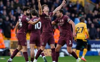 Man City ngược dòng ngoạn mục trước Wolves