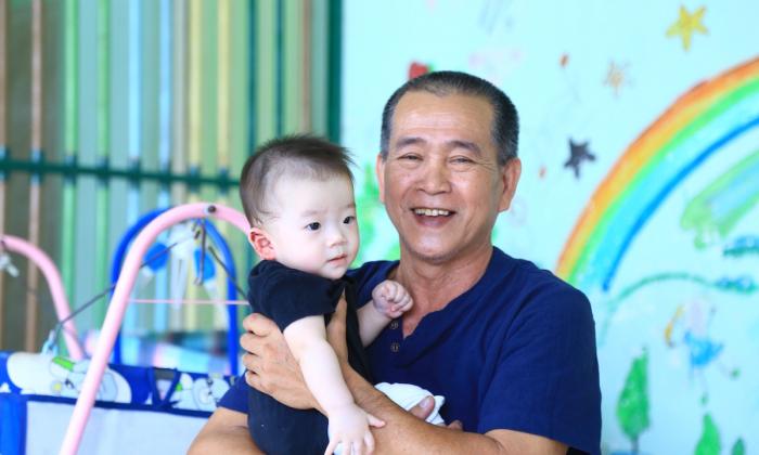 Ông bố của 88 “đứa con” hiến gia tài 100 tỷ cho mái ấm tình thương