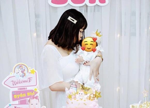 Chi Bé - bạn thân Linh Ka bất ngờ công khai việc sinh con ở tuổi 18