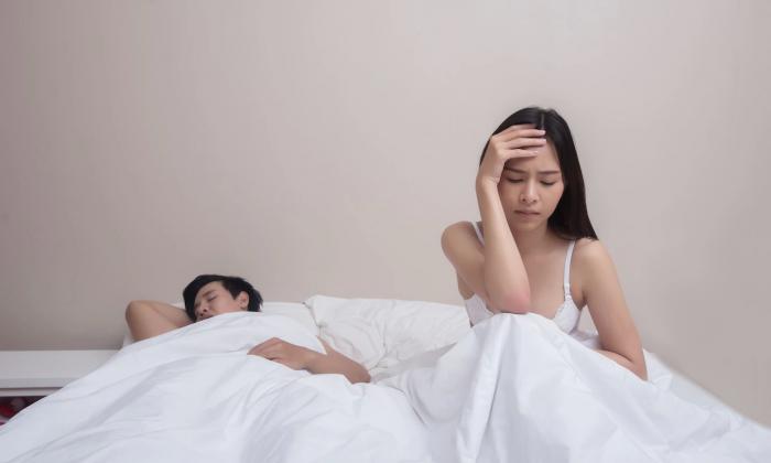 Để chồng tự khai hay khảo cung?